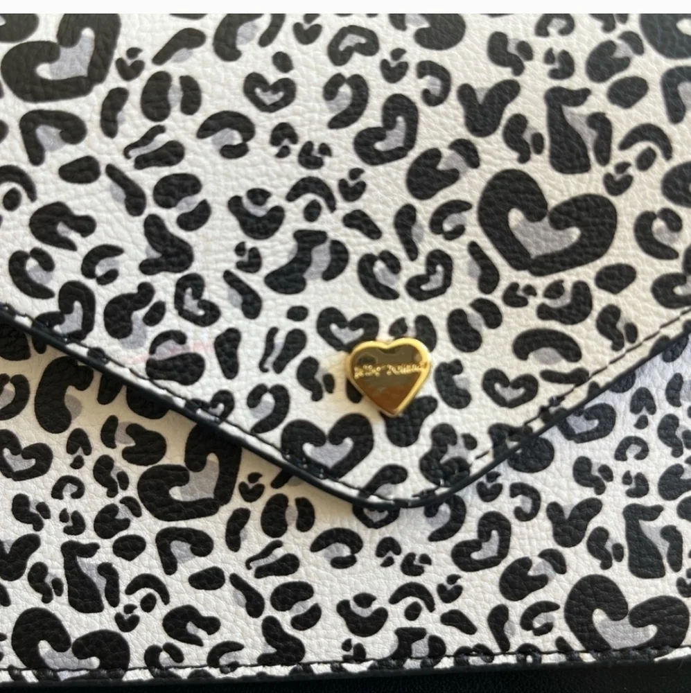 Betsey Johnson Black Gray White Leopard Heart Envelope Wristlet Like New